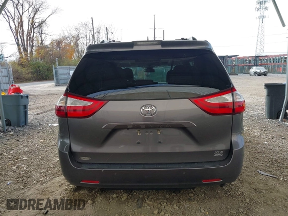 2018 Toyota Sienna XLE with VIN 5TDDZ3DC8JS207490, listed as a IAAI auction lot 40890775 with 97,260 mi miles. Bid and sale history available at carsss.com. Image 17.