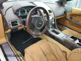 2011 Aston Martin DB9 z VIN SCFFDAAE8BGA13186, wystawiony jako Copart lot #74703544 z przebiegiem Nie podano mil oraz Szkody całkowita. Historia ofert i sprzedaży dostępna na DreamBid. Obrazek 8.