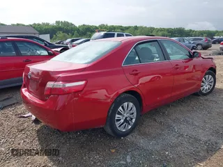 2007 Toyota Camry CE z VIN 4T1BE46K17U047708, wystawiony jako IAAI lot #42377168 z przebiegiem 177 695 mil mil oraz . Historia ofert i sprzedaży dostępna na DreamBid. Obrazek 4.