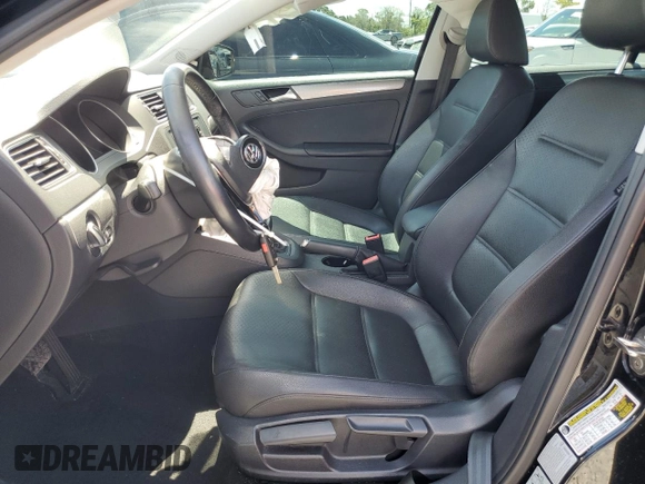 2015 Volkswagen Jetta SE z VIN 3VWD07AJ2FM296420, wystawiony jako Copart lot #61103085 z przebiegiem 72 579 mil mil oraz Szkoda całkowita • Salvage title. Historia ofert i sprzedaży dostępna na DreamBid. Obrazek 7.