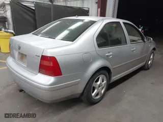 2000 Volkswagen New Jetta GL with VIN 3VWRF29M9YM024990, listed as a IAAI auction lot 41891273 with 204,016 mi miles. Bid and sale history available at carsss.com. Image 4.