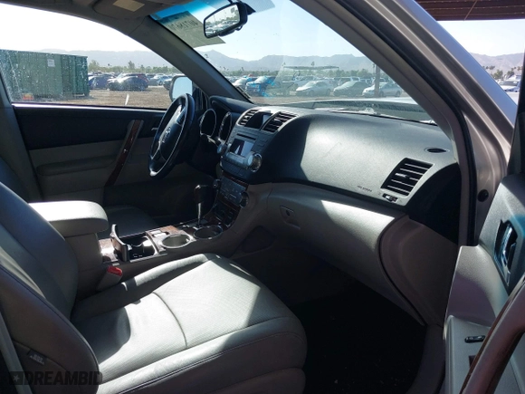 2011 Toyota Highlander Limited with VIN 5TDYK3EH9BS045001, listed as a IAAI auction lot 40718670 with 166,133 mi miles. Bid and sale history available at carsss.com. Image 5.