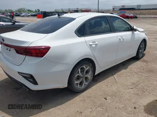 2021 Kia Forte LXS с VIN 3KPF24AD5ME378373, выставлен на аукционе IAAI как лот 42117497 с пробегом 66 934 миль миль и . История ставок и продаж доступна на DreamBid. Изображение 4.
