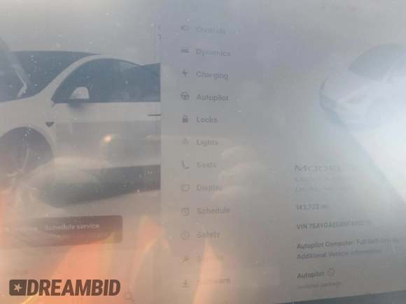 2022 Tesla Model Y Long Range z VIN 7SAYGAEE6NF492070, wystawiony jako Copart lot #52032415 z przebiegiem 143 732 mil mil oraz Szkody całkowita. Historia ofert i sprzedaży dostępna na DreamBid. Obrazek 9.