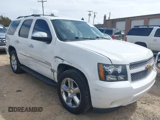 2014 Chevrolet Tahoe LTZ z VIN 1GNSCCE0XER126192, wystawiony jako IAAI lot #41683810 z przebiegiem 113 789 mil mil oraz . Historia ofert i sprzedaży dostępna na DreamBid. Obrazek 1.