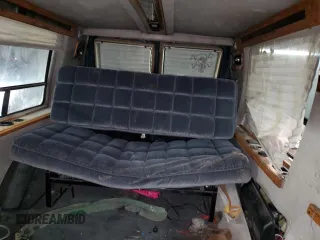 1995 Chevrolet Chevy Van z VIN 1GBEG25K2SF243949, wystawiony jako Copart lot #50422305 z przebiegiem 193 169 mil mil oraz Szkody całkowita. Historia ofert i sprzedaży dostępna na DreamBid. Obrazek 10.