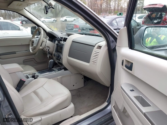 2008 Ford Escape Hybrid with VIN 1FMCU59H28KE68668, listed as a IAAI auction lot 41911914 with 98,092 mi miles. Bid and sale history available at carsss.com. Image 5.
