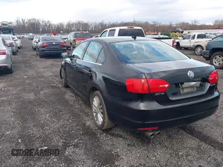 2011 Volkswagen Jetta SEL z VIN 3VWLZ7AJ2BM349306, wystawiony jako IAAI lot #38222989 z przebiegiem 198 462 mil mil oraz . Historia ofert i sprzedaży dostępna na DreamBid. Obrazek 3.