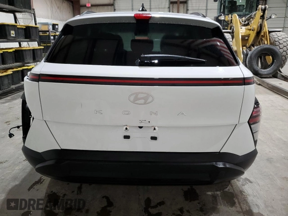 2025 Hyundai Kona SEL with VIN KM8HB3ABXSU235950, listed as a Copart auction lot 45015925 with 8,289 mi miles and Clean Title. Bid and sale history available at carsss.com. Image 6.