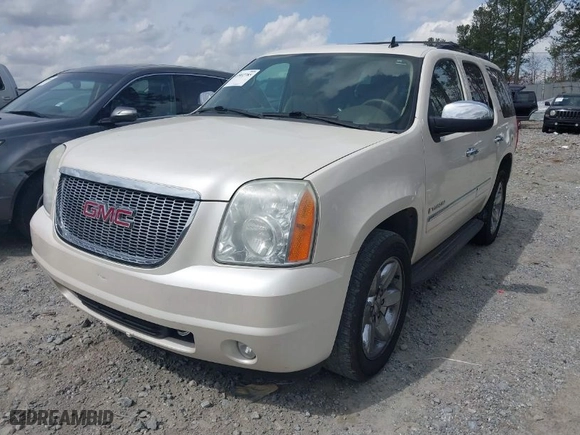 2009 GMC Yukon SLT w/4SB with VIN 1GKFC33059R272099, listed as a IAAI auction lot 41802785 with 240,081 mi miles. Bid and sale history available at carsss.com. Image 2.