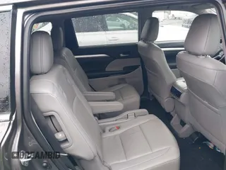 2019 Toyota Highlander SE z VIN 5TDJZRFH0KS584881, wystawiony jako IAAI lot #42016362 z przebiegiem 65 704 mil mil oraz . Historia ofert i sprzedaży dostępna na DreamBid. Obrazek 8.