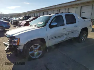 2013 Chevrolet Avalanche LTZ z VIN 3GNTKGE75DG376417, wystawiony jako Copart lot #42682264 z przebiegiem 69 587 mil mil oraz Szkoda całkowita • Salvage title. Historia ofert i sprzedaży dostępna na DreamBid. Obrazek 1.