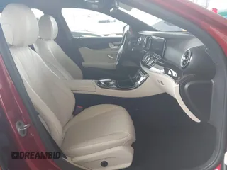 2019 Mercedes-Benz E 300 z VIN WDDZF4KB3KA489637, wystawiony jako IAAI lot #42053019 z przebiegiem 106 779 mil mil oraz . Historia ofert i sprzedaży dostępna na DreamBid. Obrazek 5.