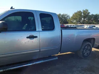 2011 Chevrolet Silverado 1500 LT with VIN 1GCRCSE05BZ159579, listed as a IAAI auction lot 41618657 with 215,578 mi miles. Bid and sale history available at carsss.com. Image 6.
