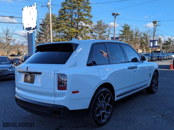 2022 Rolls-Royce Cullinan Black Badge with VIN SLATV8C02NU212169, listed as a Copart auction lot 45190395 with 5,245 mi miles and Clean Title. Bid and sale history available at carsss.com. Image 4.