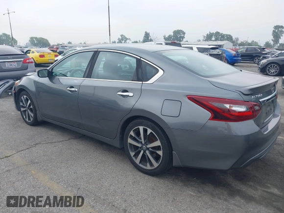 2017 Nissan Altima SL z VIN 1N4AL3AP2HC498095, wystawiony jako IAAI lot #42453384 z przebiegiem 138 736 mil mil oraz . Historia ofert i sprzedaży dostępna na DreamBid. Obrazek 3.