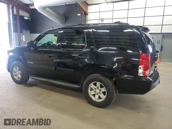 2012 GMC Yukon SLT z VIN 1GKS2CE05CR167004, wystawiony jako Copart lot #60663375 z przebiegiem 233 320 mil mil oraz Czysty tytuł • Clean title. Historia ofert i sprzedaży dostępna na DreamBid. Obrazek 2.