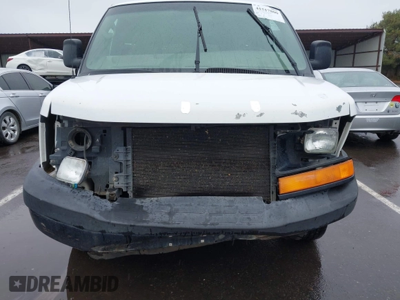 2009 Chevrolet Express Cargo z VIN 1GCFG15X991102230, wystawiony jako IAAI lot #41517800 z przebiegiem 291 167 mil mil oraz . Historia ofert i sprzedaży dostępna na DreamBid. Obrazek 6.