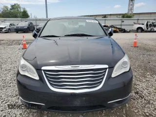 2014 Chrysler 200 Touring z VIN 1C3CCBBB0EN107613, wystawiony jako Copart lot #57521425 z przebiegiem 36 783 mil mil oraz Tytuł czysty. Historia ofert i sprzedaży dostępna na DreamBid. Obrazek 5.