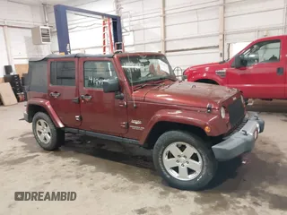 2008 Jeep Wrangler Unlimited Sahara z VIN 1J4GA59178L514002, wystawiony jako IAAI lot #41949717 z przebiegiem Nie podano mil oraz . Historia ofert i sprzedaży dostępna na DreamBid. Obrazek 13.