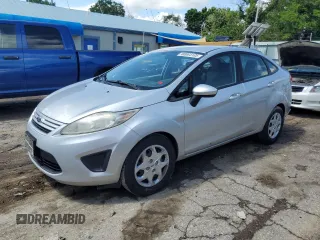 2013 Ford Fiesta S z VIN 3FADP4AJ3DM107919, wystawiony jako Copart lot #60064105 z przebiegiem 235 243 mil mil oraz Szkoda całkowita • Salvage title. Historia ofert i sprzedaży dostępna na DreamBid. Obrazek 1.