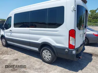 2020 Ford Transit Passenger XL z VIN 1FBAX2C80LKA23515, wystawiony jako IAAI lot #42176965 z przebiegiem 219 360 mil mil oraz . Historia ofert i sprzedaży dostępna na DreamBid. Obrazek 3.