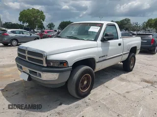 1997 Dodge 1500 z VIN 1B7HF16Y8VS290391, wystawiony jako IAAI lot #42136546 z przebiegiem 194 627 mil mil oraz . Historia ofert i sprzedaży dostępna na DreamBid. Obrazek 2.