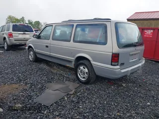 1992 Dodge Caravan Grand SE z VIN 1B4GH44R5NX258694, wystawiony jako IAAI lot #42197603 z przebiegiem 152 591 mil mil oraz . Historia ofert i sprzedaży dostępna na DreamBid. Obrazek 3.