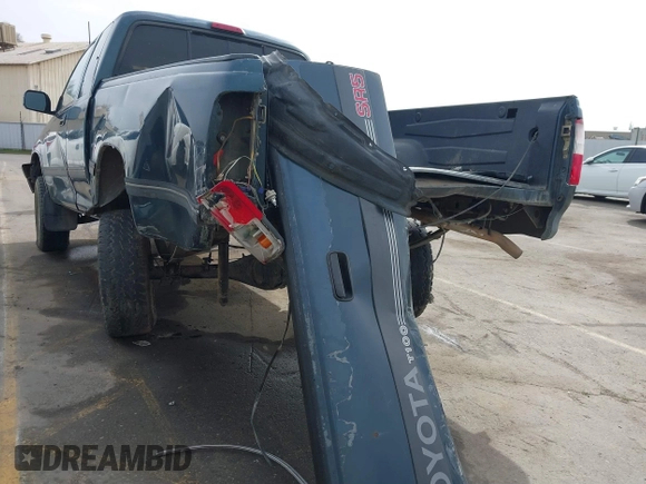 1996 Toyota T100 SR5 z VIN JT4UN24D7T0029477, wystawiony jako IAAI lot #41484412 z przebiegiem 260 843 mil mil oraz . Historia ofert i sprzedaży dostępna na DreamBid. Obrazek 6.