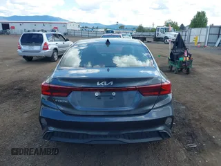 2022 Kia Forte LXS z VIN 3KPF24AD2NE455301, wystawiony jako IAAI lot #42324239 z przebiegiem 56 078 mil mil oraz . Historia ofert i sprzedaży dostępna na DreamBid. Obrazek 17.