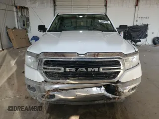 2020 Ram 1500 Big Horn z VIN 1C6SRFBT7LN190032, wystawiony jako Copart lot #46864795 z przebiegiem 79 484 mil mil oraz Szkoda całkowita • Salvage title. Historia ofert i sprzedaży dostępna na DreamBid. Obrazek 5.