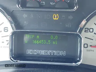 2013 Ford Expedition Limited с VIN 1FMJU2A52DEF64185, выставлен на аукционе IAAI как лот 42020671 с пробегом 166 453 миль миль и . История ставок и продаж доступна на DreamBid. Изображение 15.