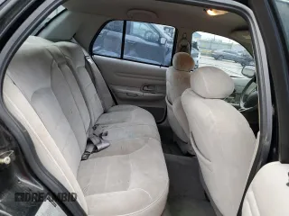 2000 Ford Crown Victoria LX z VIN 2FAFP74W3YX122481, wystawiony jako Copart lot #79189794 z przebiegiem 277 772 mil mil oraz Nie do naprawy • Non repairable. Historia ofert i sprzedaży dostępna na DreamBid. Obrazek 10.