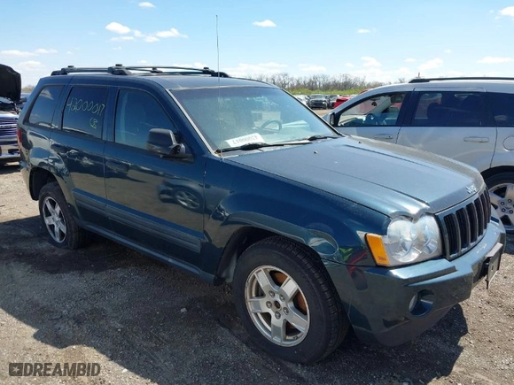 2005 Jeep Grand Cherokee Laredo with VIN 1J4HR48N85C536338, listed as a IAAI auction lot 42000017 with 195,758 mi miles. Bid and sale history available at carsss.com. Image 1.