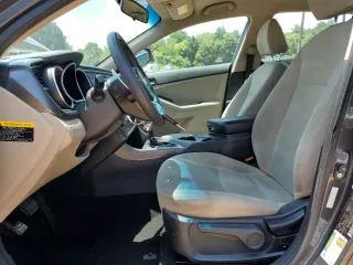 2015 Kia Optima LX z VIN KNAGM4A70F5619499, wystawiony jako Copart lot #60094465 z przebiegiem 169 373 mil mil oraz Szkoda całkowita • Salvage title. Historia ofert i sprzedaży dostępna na DreamBid. Obrazek 7.