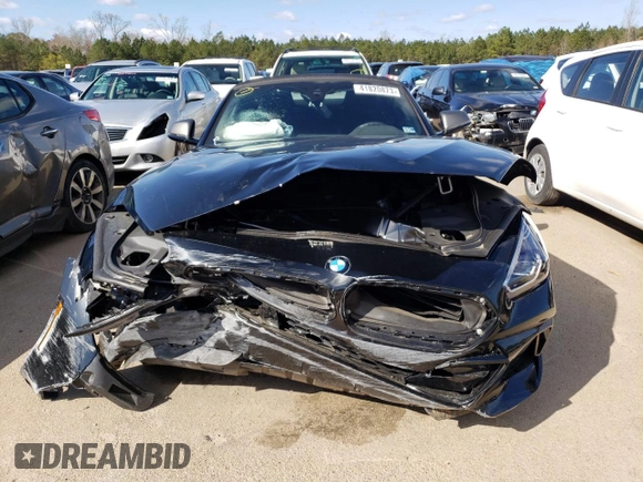 2021 BMW Z4 sDriveM40i z VIN WBAHF9C06MWX23868, wystawiony jako Copart lot #41820873 z przebiegiem 5325 mil mil oraz . Historia ofert i sprzedaży dostępna na DreamBid. Obrazek 5.