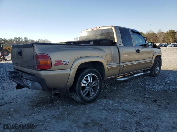 2000 Chevrolet Silverado 1500 LS with VIN 2GCEK19T2Y1200915, listed as a Copart auction lot 46069125 with 330,131 mi miles and Salvage Title. Bid and sale history available at carsss.com. Image 3.