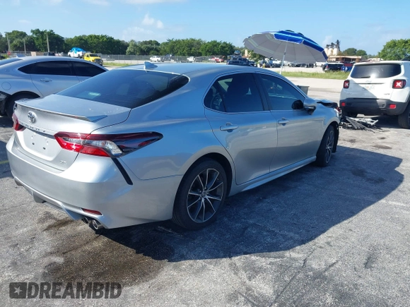 2023 Toyota Camry SE z VIN 4T1G11AK9PU805365, wystawiony jako IAAI lot #40647197 z przebiegiem 18 643 mil mil oraz . Historia ofert i sprzedaży dostępna na DreamBid. Obrazek 4.