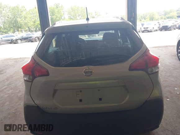 2019 Nissan Kicks S z VIN 3N1CP5CU5KL555586, wystawiony jako IAAI lot #42426743 z przebiegiem 122 015 mil mil oraz . Historia ofert i sprzedaży dostępna na DreamBid. Obrazek 16.