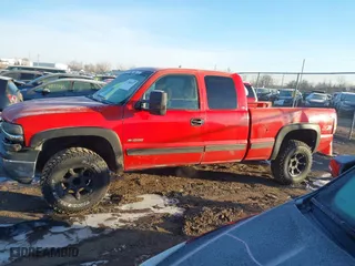 2000 Chevrolet Silverado 1500 LT with VIN 1GCEK19T1YE270422, listed as a IAAI auction lot 41584657 with 155,350 mi miles. Bid and sale history available at carsss.com. Image 14.