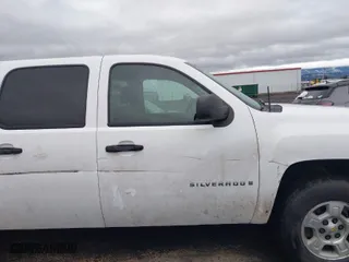2008 Chevrolet Silverado 1500 LT w/1LT with VIN 2GCEK13MX81133448, listed as a IAAI auction lot 41490543 with 244,563 mi miles. Bid and sale history available at carsss.com. Image 13.