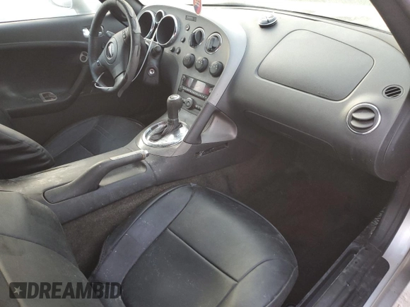 2009 Pontiac Solstice z VIN 1G2MN35B59Y107109, wystawiony jako Copart lot #76083734 z przebiegiem Nie podano mil oraz Nie do naprawy • Non repairable. Historia ofert i sprzedaży dostępna na DreamBid. Obrazek 8.