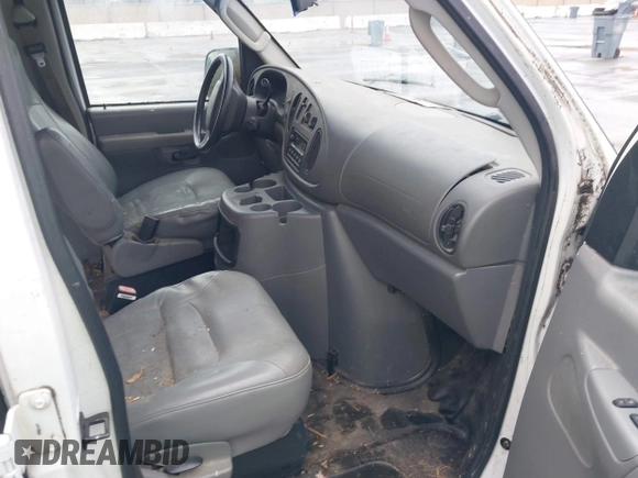 2004 Ford Econoline Cargo with VIN 1FTRE14W44HA43969, listed as a IAAI auction lot 41488289 with 268,097 mi miles. Bid and sale history available at carsss.com. Image 5.