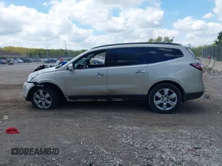 2016 Chevrolet Traverse LT z VIN 1GNKVGKD3GJ195932, wystawiony jako IAAI lot #42243260 z przebiegiem 122 449 mil mil oraz . Historia ofert i sprzedaży dostępna na DreamBid. Obrazek 14.