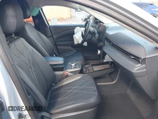 2024 Ford Mustang Mach-E Select с VIN 3FMTK1R47RMA03731, выставлен на аукционе IAAI как лот 41778026 с пробегом Не указан миль и . История ставок и продаж доступна на DreamBid. Изображение 5.