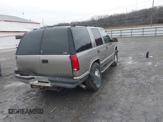 1999 GMC Yukon with VIN 1GKEK13R7XJ753243, listed as a IAAI auction lot 41231957 with 207,092 mi miles. Bid and sale history available at carsss.com. Image 4.