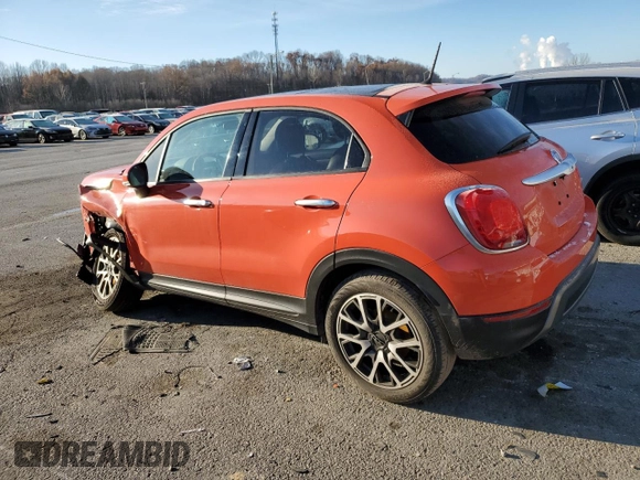 2018 FIAT 500X Trekking z VIN ZFBCFYCB6JP682871, wystawiony jako Copart lot #82798284 z przebiegiem 67 764 mil mil oraz Szkody całkowita. Historia ofert i sprzedaży dostępna na DreamBid. Obrazek 2.