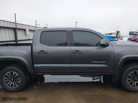 2020 Toyota Tacoma 4WD SR5 with VIN 5TFCZ5AN1LX227753, listed as a IAAI auction lot 41543939 with 35,860 mi miles. Bid and sale history available at carsss.com. Image 13.