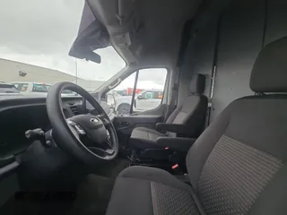 2023 Ford Transit Cargo с VIN 1FTBR2X82PKA60186, выставлен на аукционе IAAI как лот 42573161 с пробегом 47 202 миль миль и . История ставок и продаж доступна на DreamBid. Изображение 19.