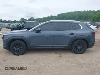 2025 Mazda CX-50 S Premium z VIN 7MMVABDMXSN316300, wystawiony jako IAAI lot #42209038 z przebiegiem 3169 mil mil oraz . Historia ofert i sprzedaży dostępna na DreamBid. Obrazek 14.